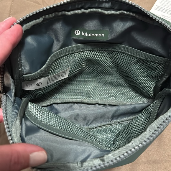 NWT Lululemon Everywhere Belt Bag Large 2L - Picture 8 of 12
